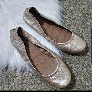 Fold lucky brand Emmie flats